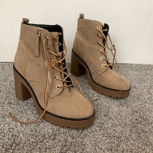 Still love these just don’t have any use for them! I’m not a heels person